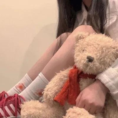 锁红颜